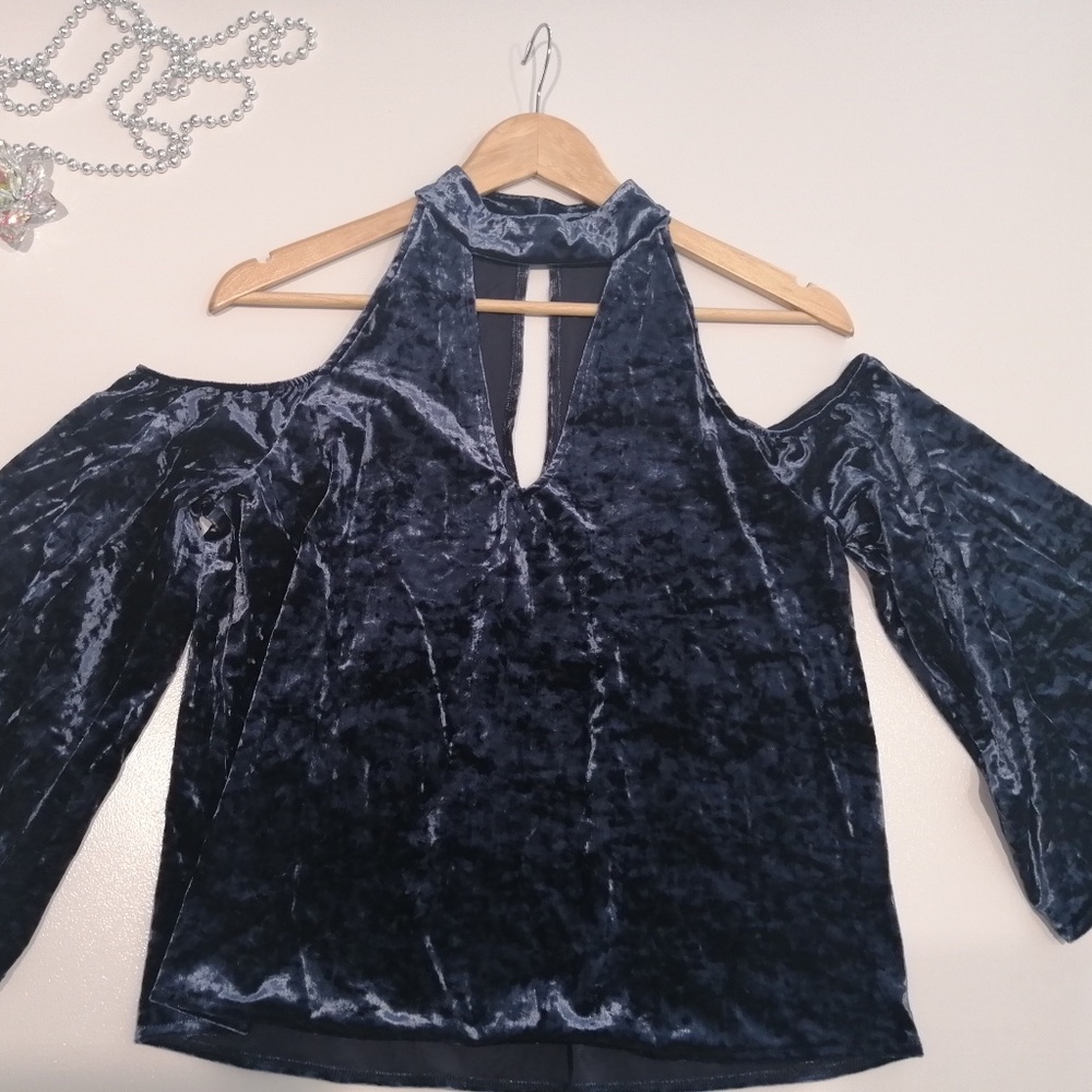 AE Crushed Velvet Cold Shoulder Navy Blue Top NWOT - Picture 2 of 8